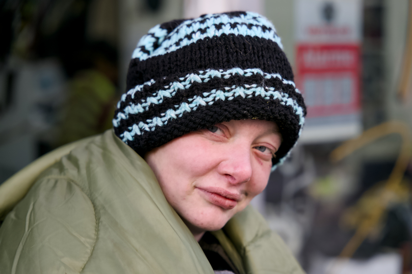 Portrait d'une femme avec un visage marqué de fatique